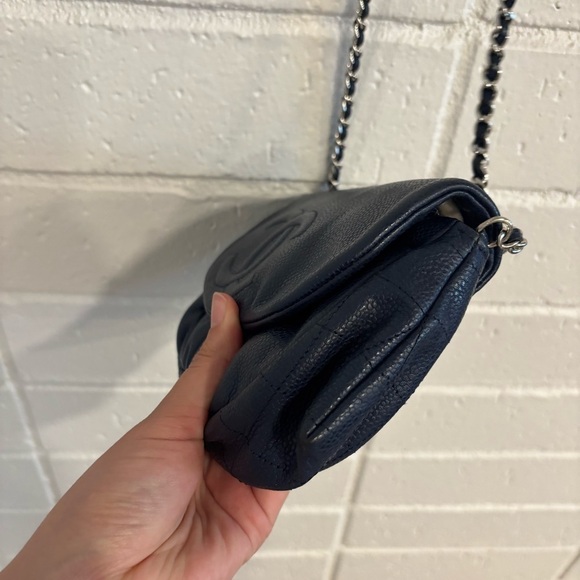 Chanel caviar leather navy blue half moon wallet on chain bag - Picture 9 of 16